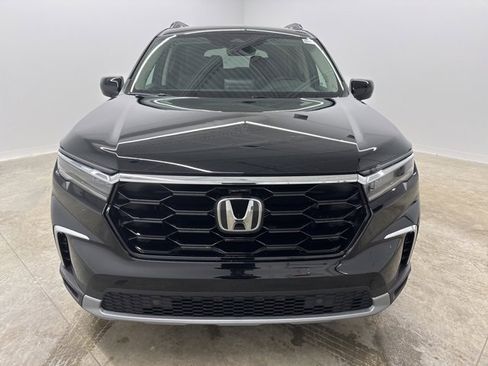 New 2025 Honda Pilot Touring image 2