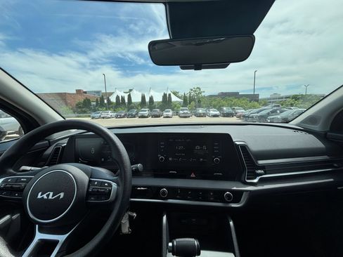 Used 2025 Kia Sportage LX FWD image 32