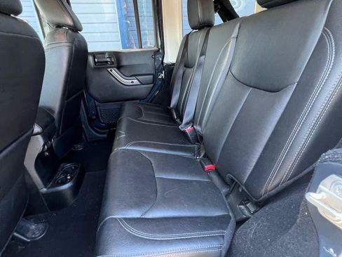 Used 2018 Jeep Wrangler Unlimited Sahara AWD/4WD image 11