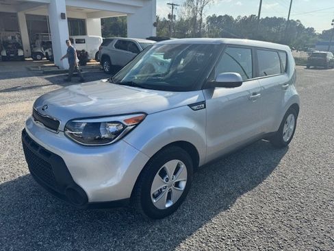 Used 2016 Kia Soul Base image 2
