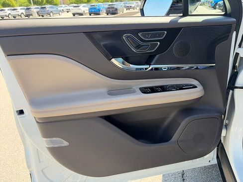 Used 2023 Lincoln Corsair FWD image 13