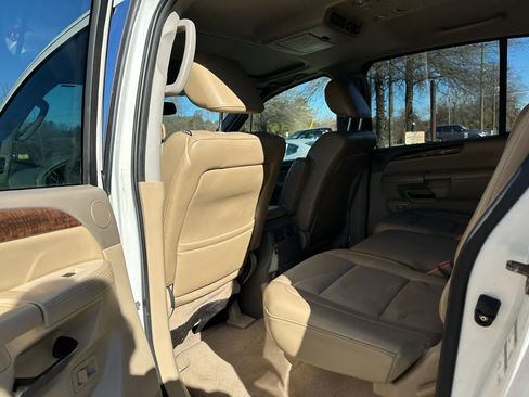 Used 2012 Nissan Armada Platinum image 14