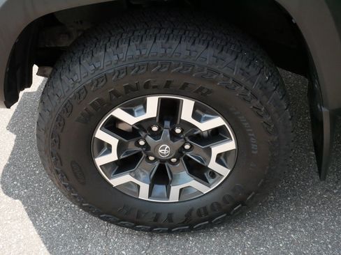 Used 2023 Toyota Tacoma TRD Off-Road AWD/4WD image 15