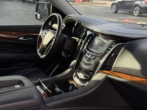 Used 2017 Cadillac Escalade Premium Luxury image 14