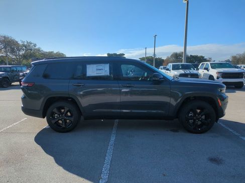 New 2025 Jeep Grand Cherokee L Altitude AWD/4WD image 4