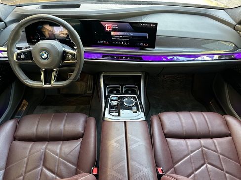 Used 2023 BMW i7 xDrive60 w/ Executive Package 2 AWD/4WD image 12