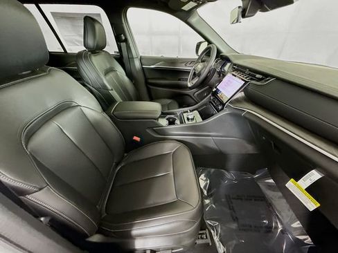 New 2025 Jeep Grand Cherokee Limited image 29