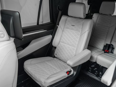 Used 2026 Cadillac Escalade V AWD/4WD image 16