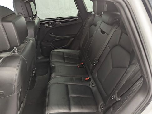 Used 2015 Porsche Macan Turbo image 17