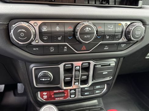 Used 2026 Jeep Gladiator Rubicon w/ Steel Power Dome Hood Package AWD/4WD image 18
