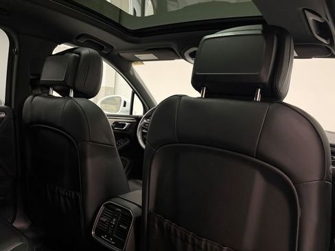 Certified 2026 Porsche Macan AWD/4WD image 30