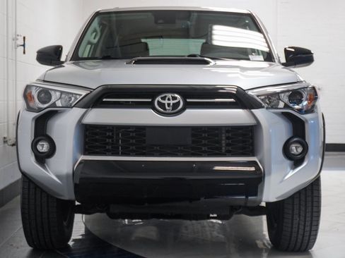 Used 2022 Toyota 4Runner TRD Off-Road image 12