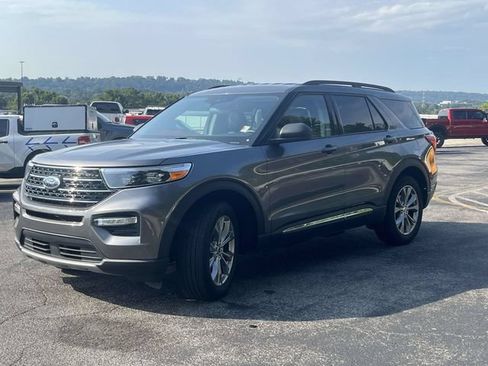 Used 2023 Ford Explorer XLT w/ Equipment Group 202A RWD image 8