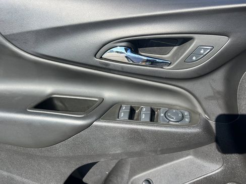 Used 2024 Chevrolet Equinox LT image 8