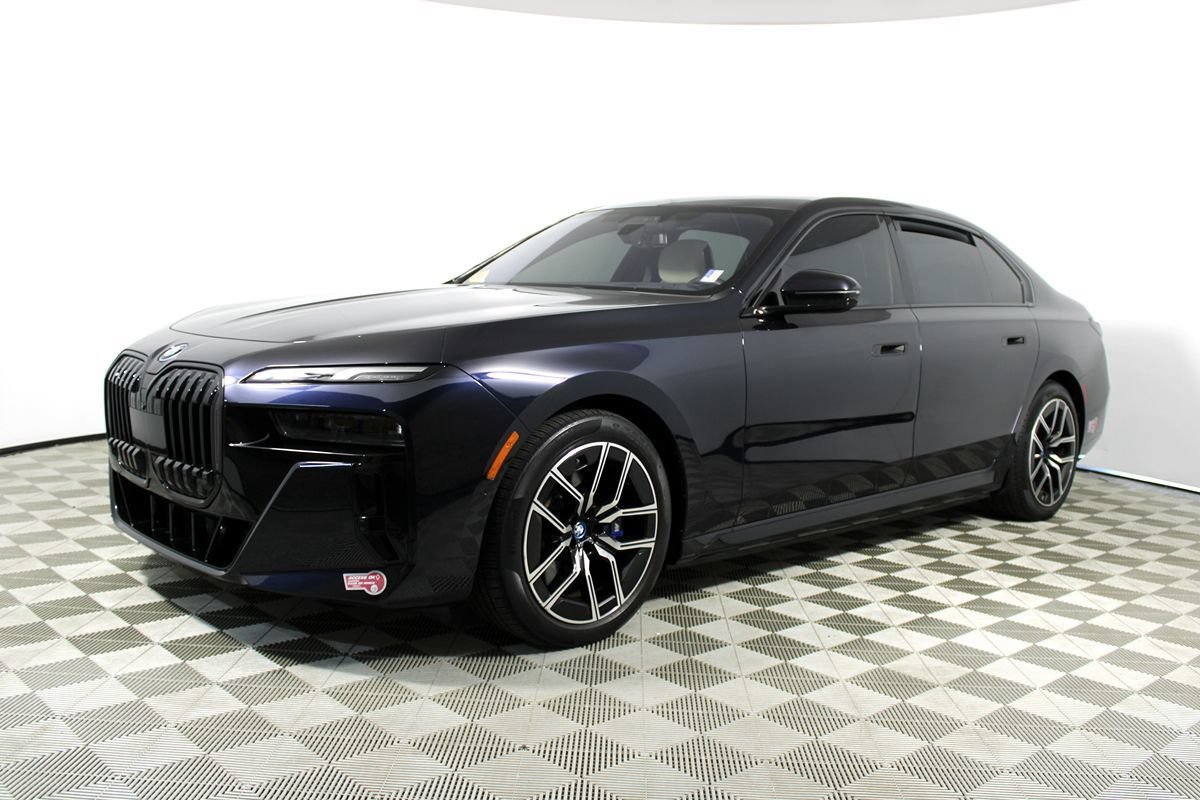 Used 2023 BMW i7 xDrive60 AWD/4WD image 3