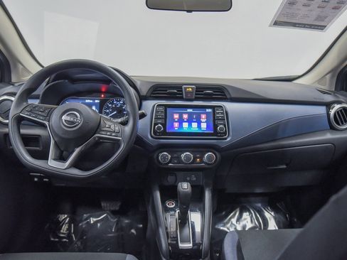 Used 2025 Nissan Versa SV image 2