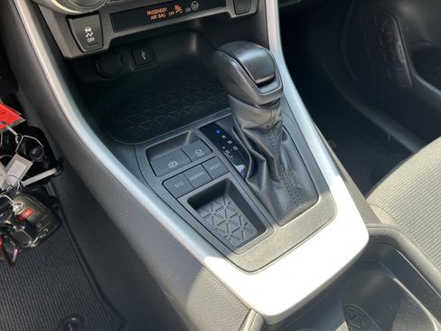 Certified 2020 Toyota RAV4 LE FWD image 9