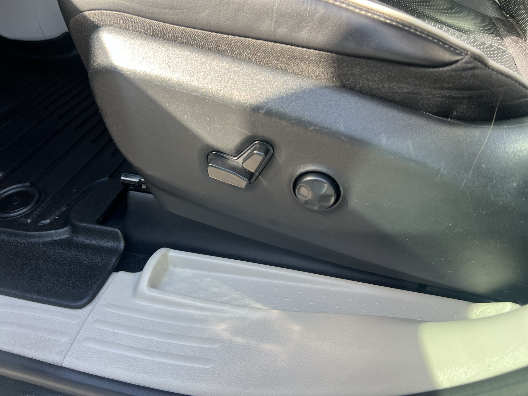 Used 2023 Chrysler Pacifica Limited FWD image 25