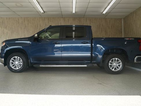 Used 2022 Chevrolet Silverado 1500 LT AWD/4WD image 5
