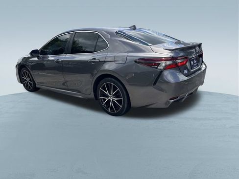 Used 2021 Toyota Camry SE FWD image 6