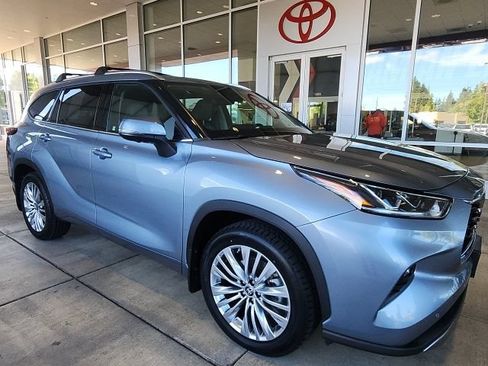 Certified 2024 Toyota Highlander Platinum AWD/4WD image 4