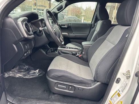 Used 2020 Toyota Tacoma TRD Sport image 15