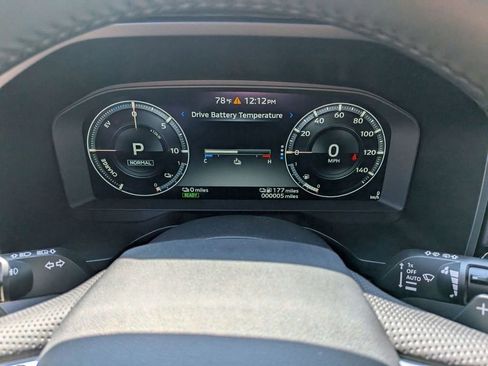 New 2025 Mitsubishi Outlander SE image 19