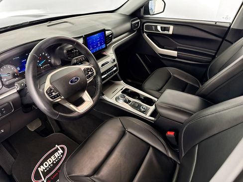 Used 2021 Ford Explorer XLT w/ Equipment Group 202A image 5