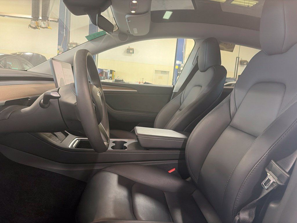 Used 2023 Tesla Model Y 2WD image 10