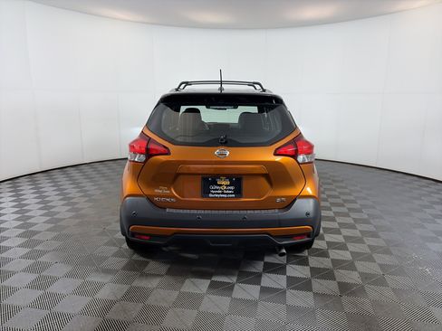 Used 2020 Nissan Kicks SR w/ SR Premium Package image 9