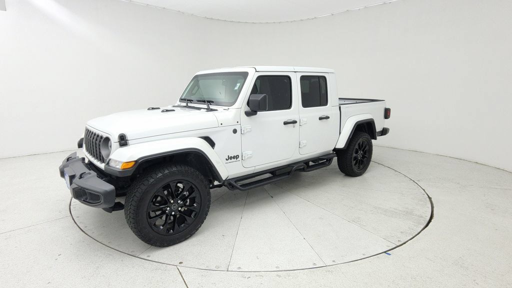 Used 2025 Jeep Gladiator Sport AWD/4WD image 3