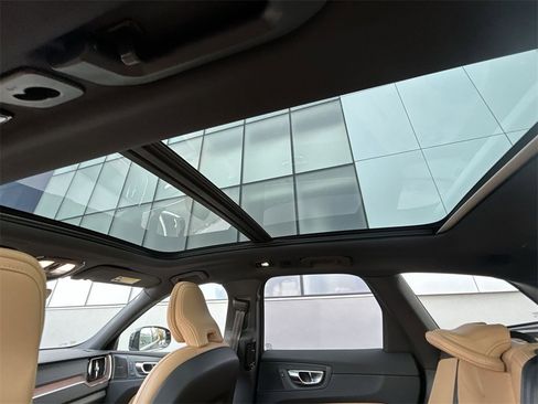 Certified 2023 Volvo XC60 B6 Ultimate w/ Climate Package image 24