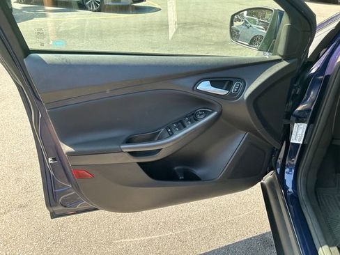 Used 2017 Ford Focus SEL w/ Cold Weather Package image 11