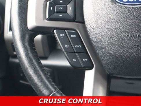 Used 2021 Ford Expedition XLT image 16
