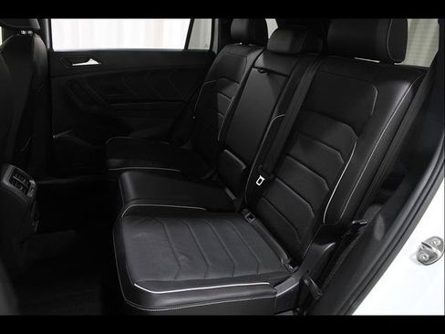 Certified 2023 Volkswagen Tiguan SEL R-Line AWD/4WD image 19