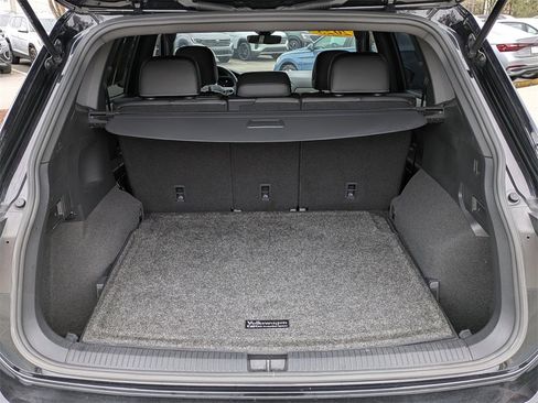 Used 2023 Volkswagen Tiguan SE R-Line image 13