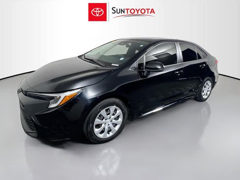 Used 2025 Toyota Corolla LE FWD image 9