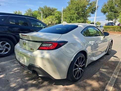 Used 2025 Toyota GR86 RWD image 2