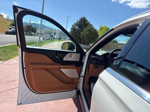 Certified 2023 Lincoln Aviator Black Label w/ Dynamic Handling Package AWD/4WD image 10