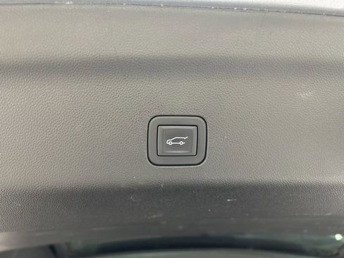 Used 2025 GMC Yukon Denali AWD/4WD image 35