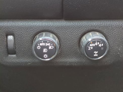 Used 2017 GMC Canyon SLE w/ All Terrain Package image 29