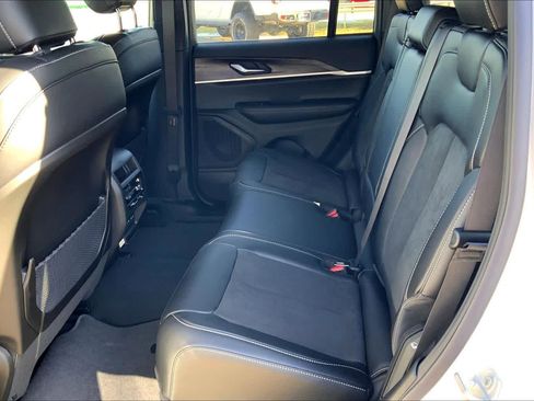 New 2026 Jeep Grand Cherokee Altitude image 20