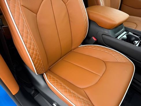 New 2026 Chrysler Pacifica Pinnacle image 19