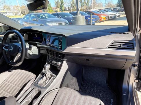 Used 2024 Volkswagen Jetta Sport image 9