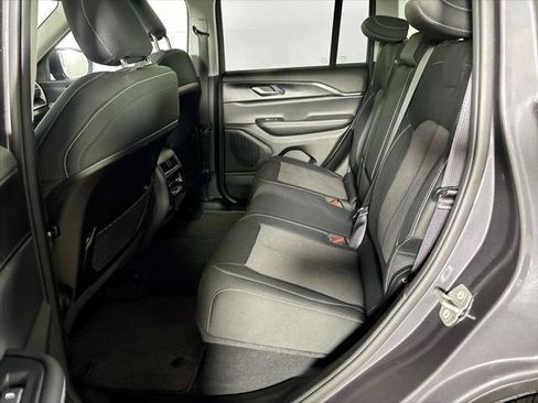 Certified 2023 Jeep Grand Cherokee Laredo X AWD/4WD image 21