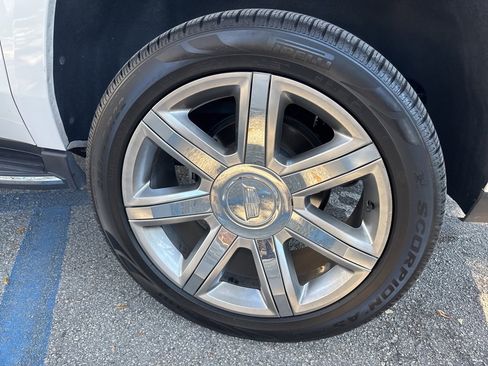 Used 2019 Cadillac Escalade ESV Premium Luxury image 12