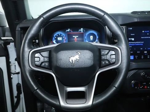 Used 2025 Ford Bronco Badlands image 32