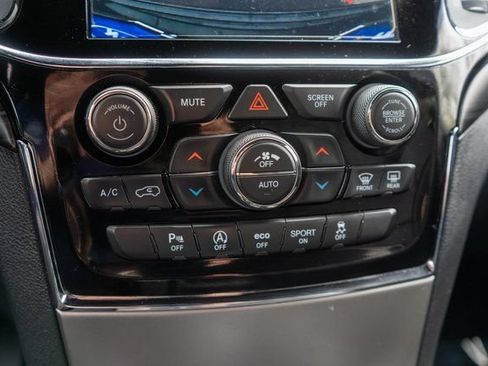 Used 2020 Jeep Grand Cherokee Laredo w/ 18" Wheel & 8.4" Radio Group AWD/4WD image 28