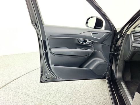 Used 2020 Volvo XC90 T6 Momentum w/ Protection Package image 27