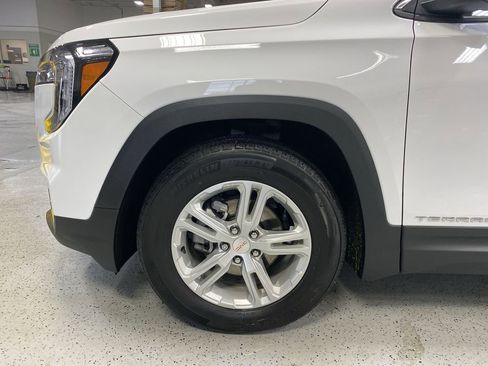 Used 2023 GMC Terrain SLE w/ Driver Convenience Package image 41